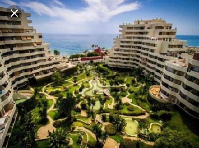 Benalbeach Jr Suite Малага Экстерьер фото